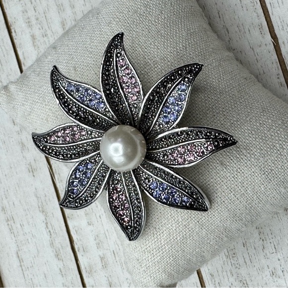 Premier Designs Flower Rhinestone Faux Pearl Silver Pendant Brooch Transformer - Picture 8 of 12